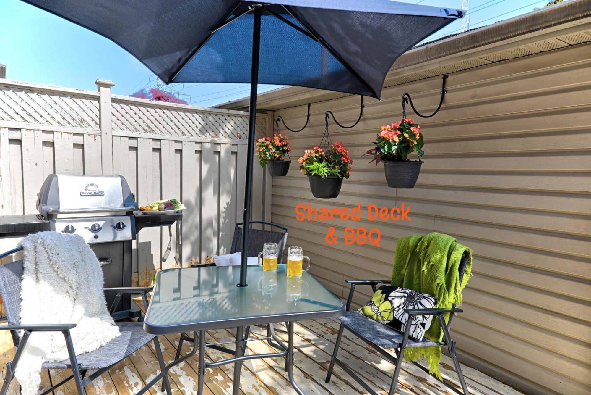 Welcome Home! Acores Bed & Breakfast トロント エクステリア 写真